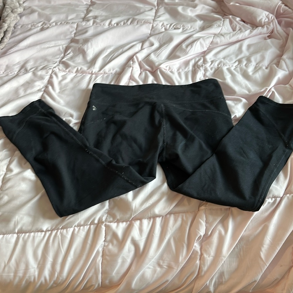 Black crop Fabletics leggings
